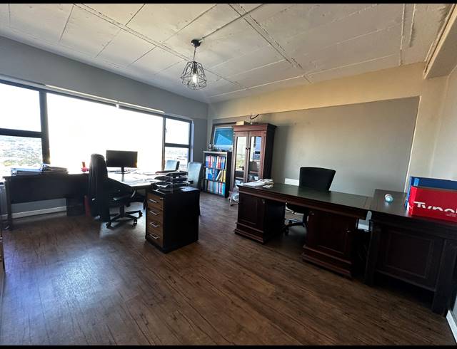 528M² OFFICE FOR SALE IN SUNNINGHILL